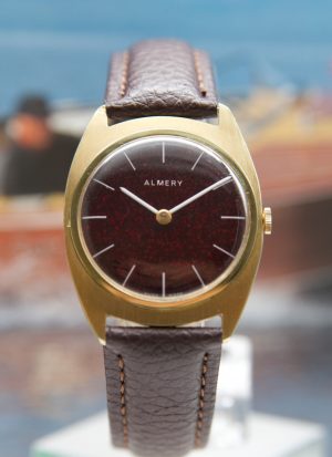 Almery Cadran rouge pailletté